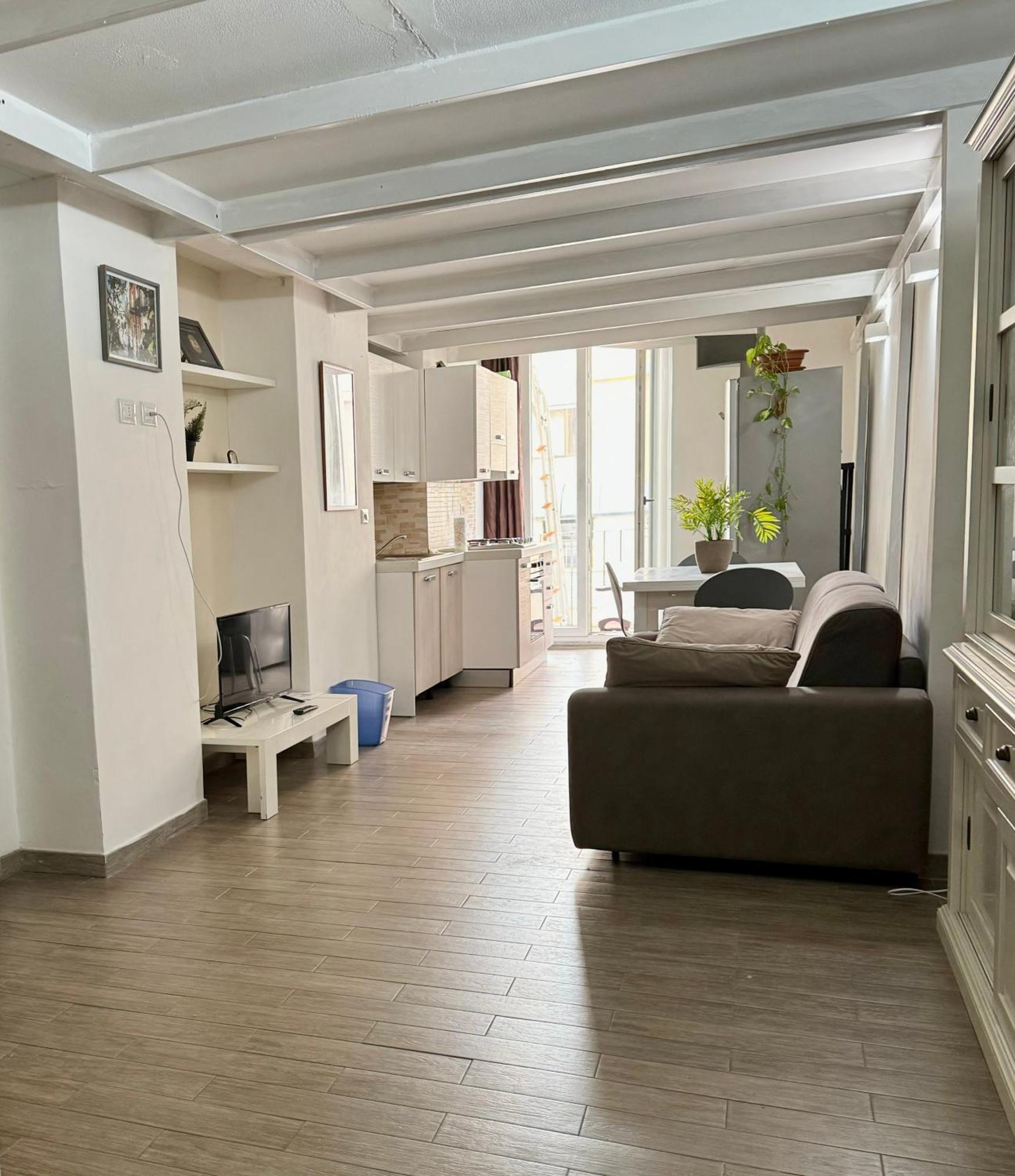Saturno House Center *